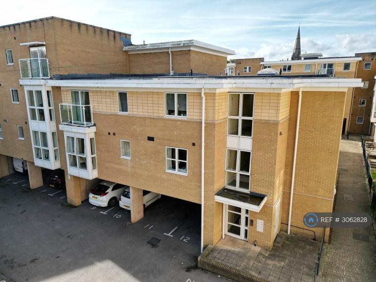 2 bedroom flat in Central, Exeter, EX4 (2 bed) (#3062828)