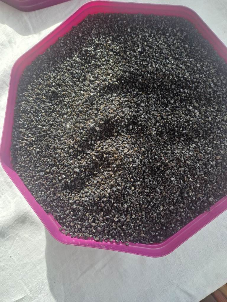 Fine stones for bottom of aquarium 