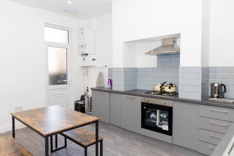 Fantastic 5 Bed HMO Project - Hands Off Investment - Great Returns - GRIMSBY