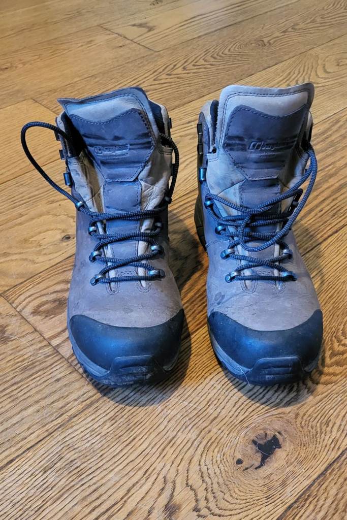 Berghaus men's size 9.5 walking boots