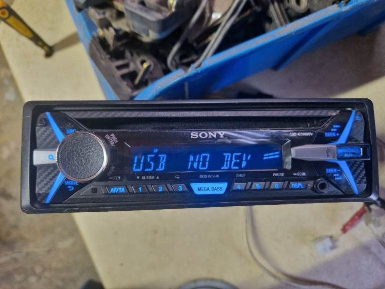 SONY CD/RADIO 55X4 ,MP3,AUX &USB £60 ONO CAN POST OR INSTALL FOR EXTRA .