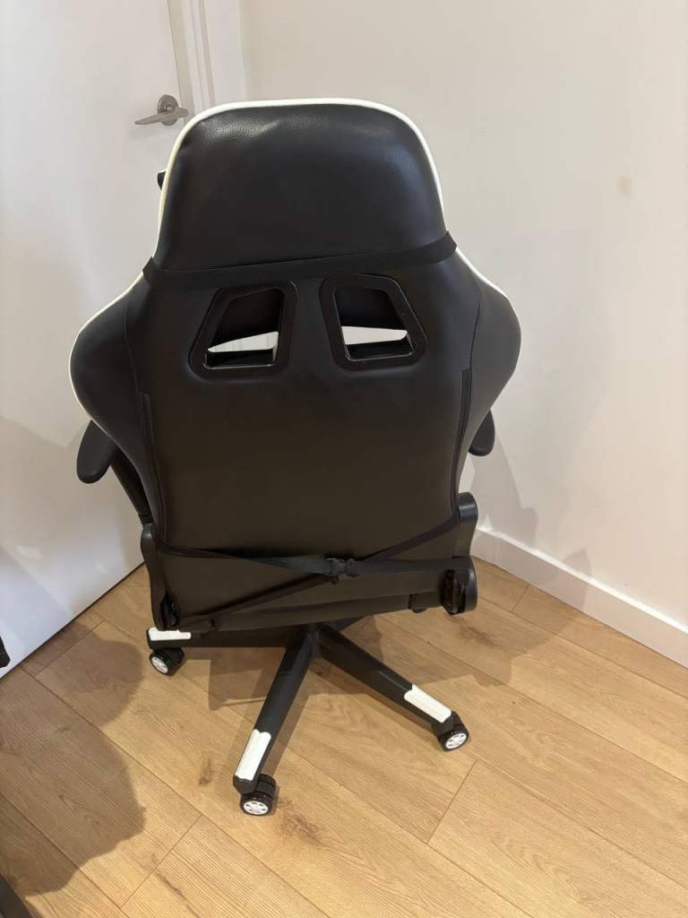Yoleo Gaming Chair – Black/White – Reclining, Swivel, Excellent Condition