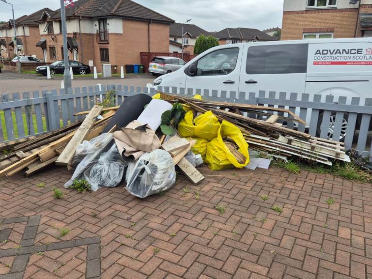 RELIABLE RUBBISH REMOVAL - HOUSE/GARAGE/GARDEN CLEARANCE - BINS EMPTIED - COUCH/MATTRESS UPLIFT