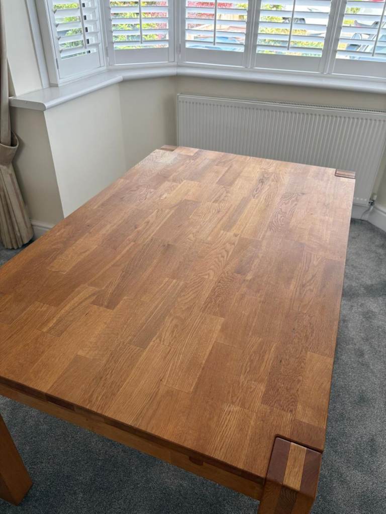 Dining room Table