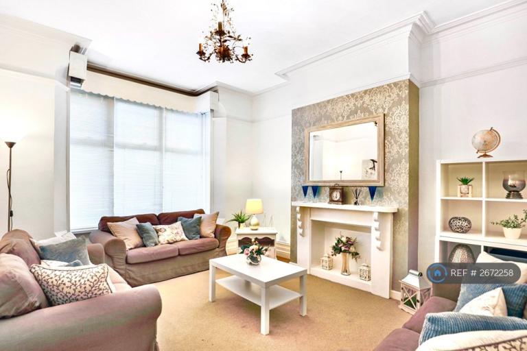 6 bedroom house in St. Stephens Road, Leicester, LE2 (6 bed) (#2672258)