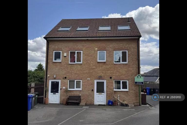 3 bedroom house in Welland Gardens, Barnsley, S74 (3 bed) (#2889118)