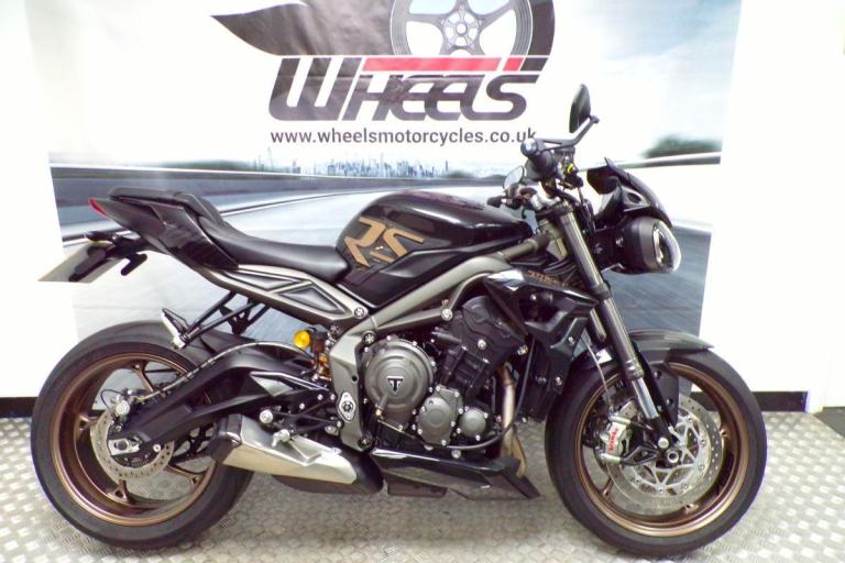 2022 TRIUMPH STREET TRIPLE 765 RS WITH ONLY 4501 MILES FROM NEW