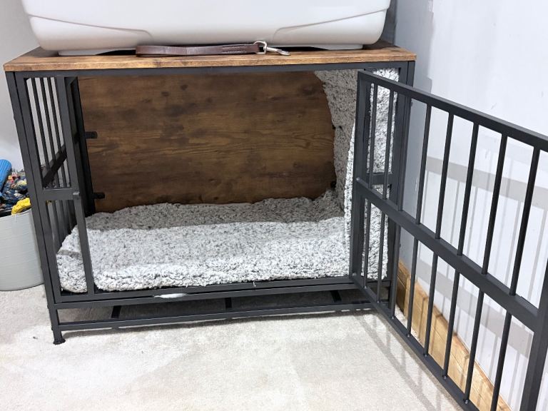 Medium dog crate 