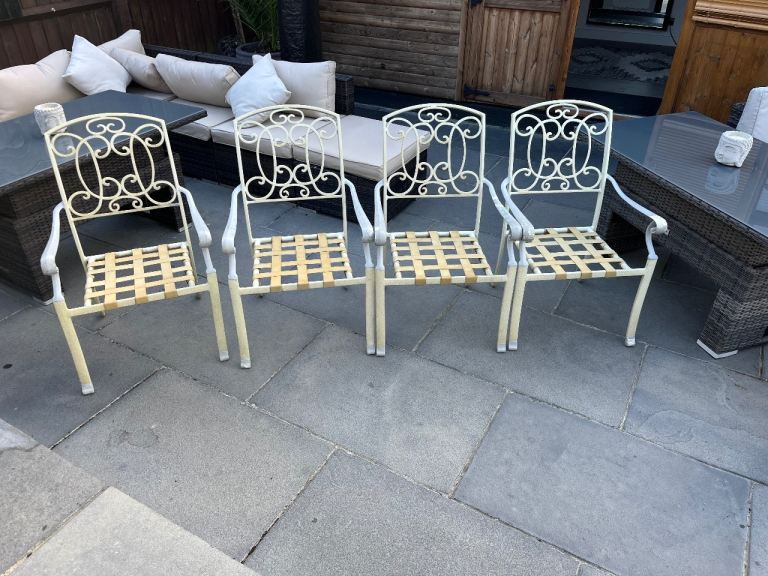 Set of 4 Cream Metal Aligarden Garden Chairs – Good Condition