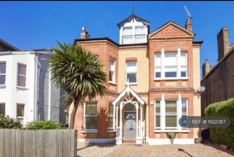 2 bedroom flat in Cambridge Road, Bromley, BR1 (2 bed) (#1922387)