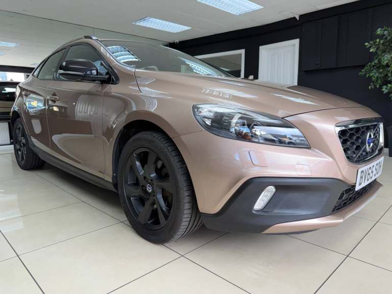 2015 Volvo V40 D2 [120] Cross Country Lux 5dr Geartronic HATCHBACK Diesel Automatic