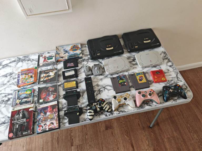 Joblot of retro gaming Xbox 360 controllers , Sega megadrive, Nes games