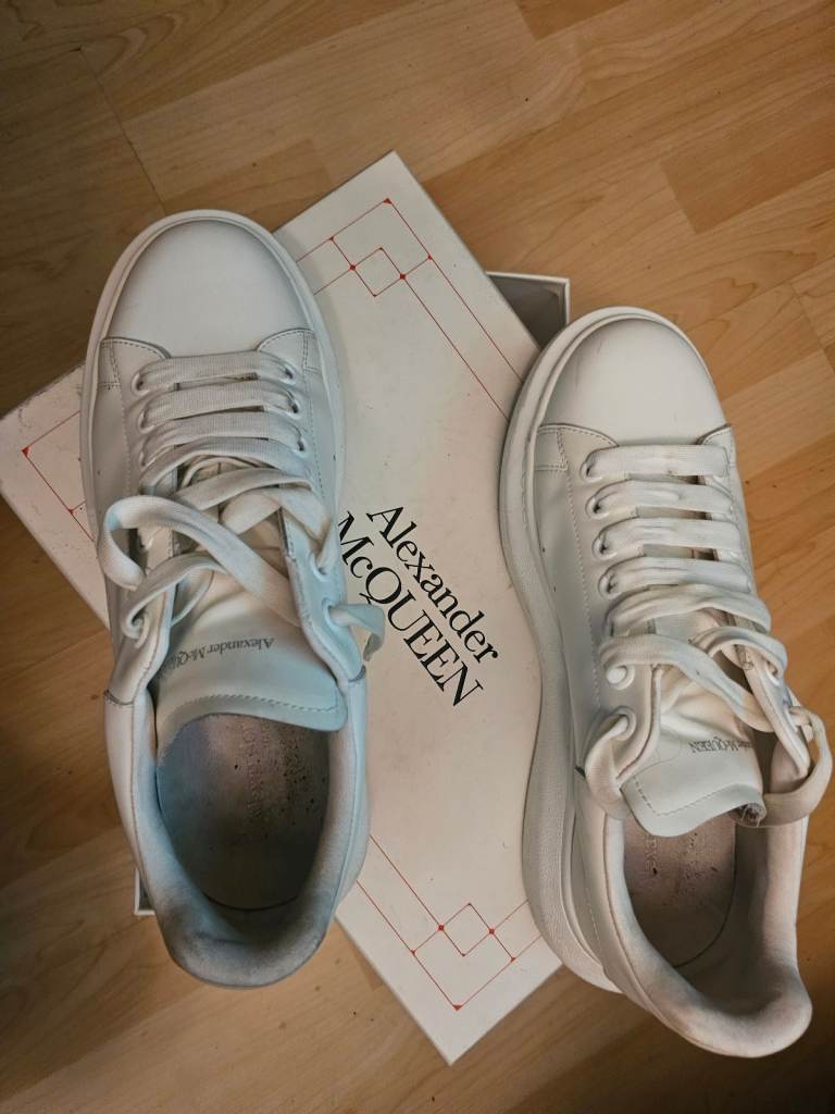 image for Alexander McQueen trainer 9.5 UK 44 EU white
