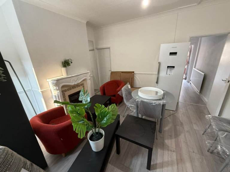 Cozy Room Available for Rent in Salford M6