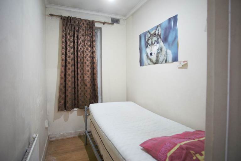 Impressive 5-bedroom semi-detached house available to rent in Harrow, HA1