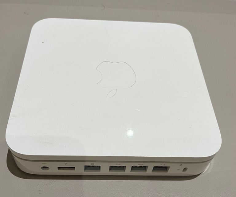 AirPort Extreme Base Station 802.11n (1st Generation)