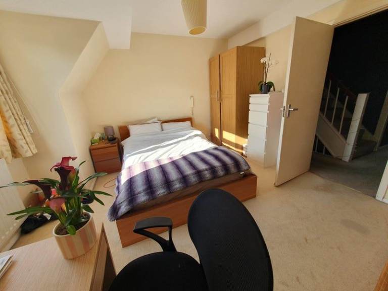 3-10 days sublet of Gorgeous Double Room in Zone 1 Home