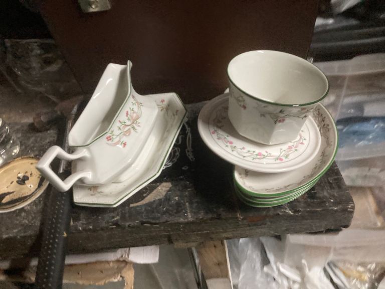 ETERNAL BEAU GRAVY JUG AND SUGAR BOWL 
