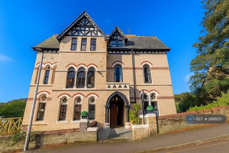 2 bedroom flat in Torrs Park, Ilfracombe, EX34 (2 bed) (#2618123)