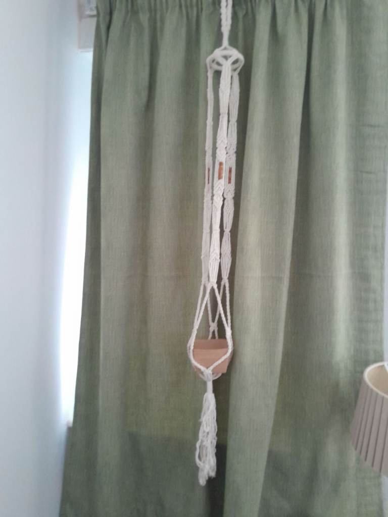 Macrame holder for potted plants 