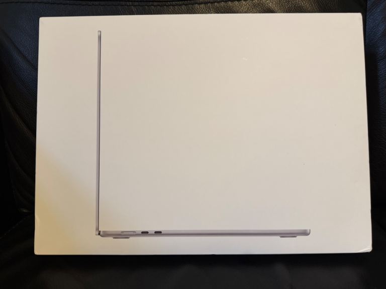 MacBook Air 15’ 2026 box pack 