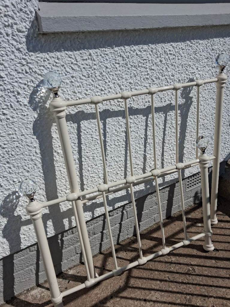 Single Bed.