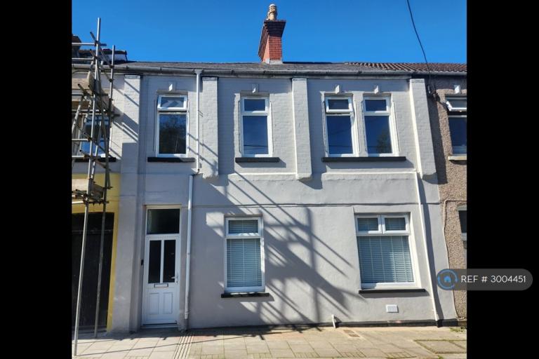 1 bedroom flat in Post Office Buildings, Pengam, Blackwood, NP12 (1 bed) (#3004451)