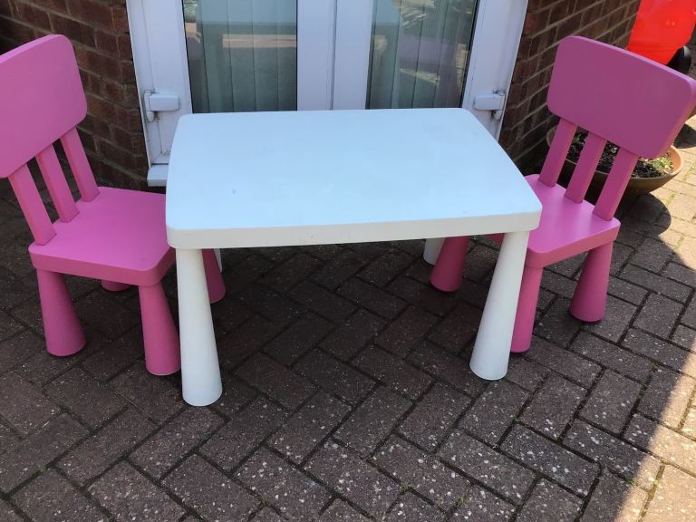 Kids Table & 2 Chairs.