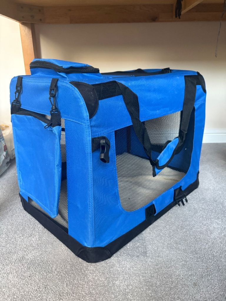 Portable pet carrier 