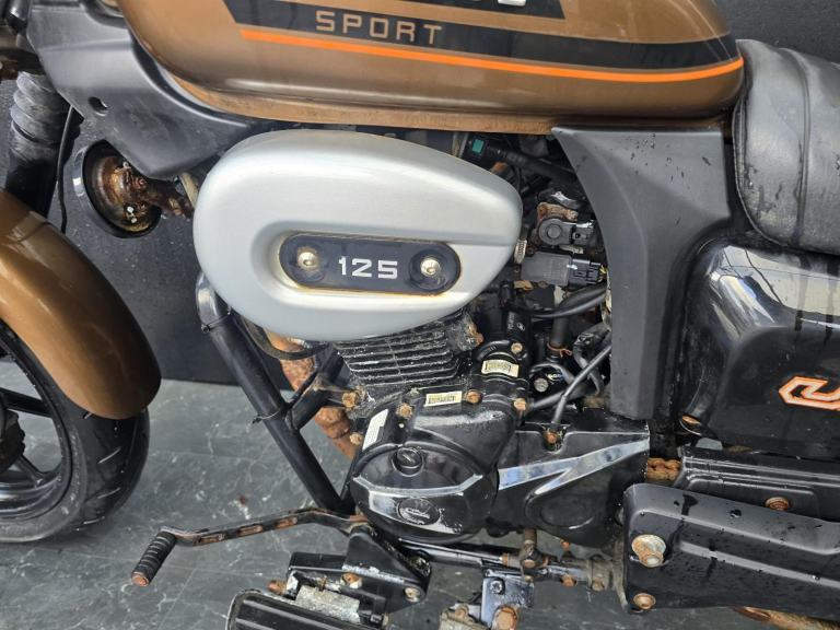 UM RENEGADE SPORT 125 PROJECT BIKE HPI CLEAR 