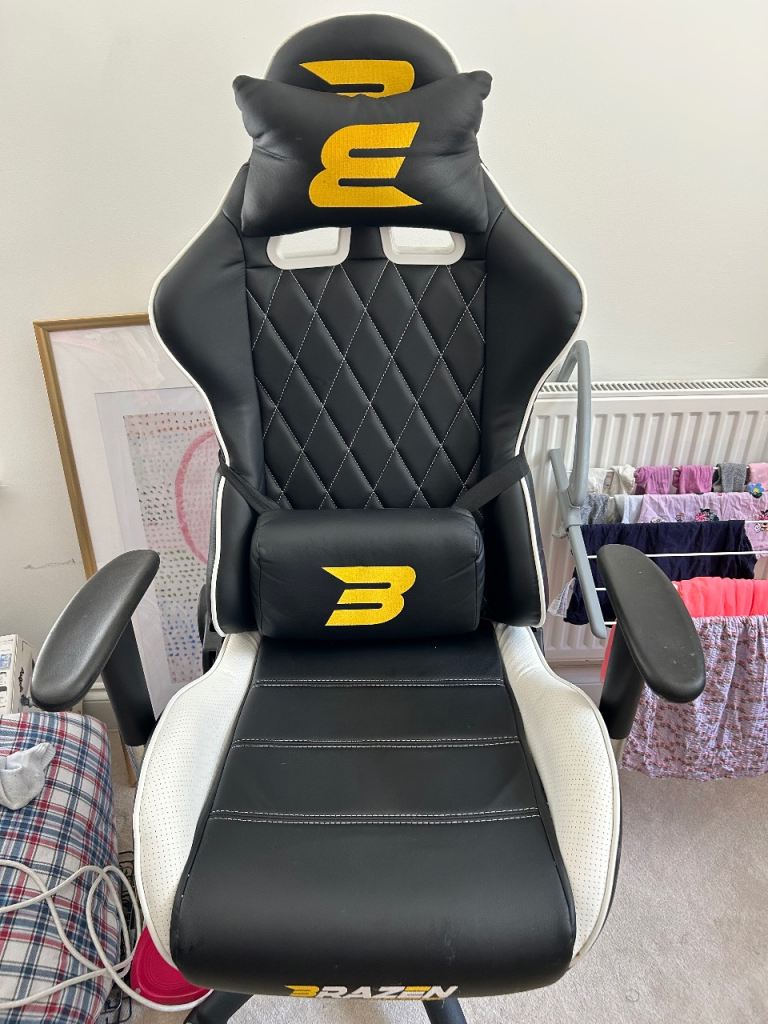 Brazen Gaming Chair - Black and White, Good Condition