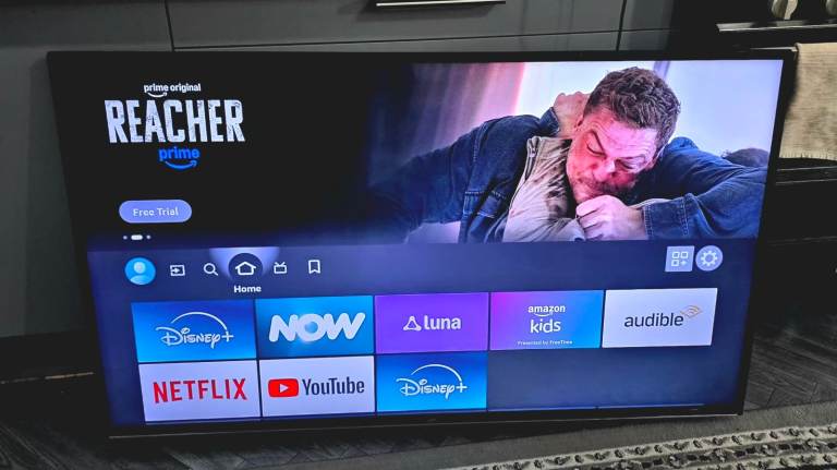 Smart Fire tv 55 INCH 4k UHD Fully Working order. NO STAND 