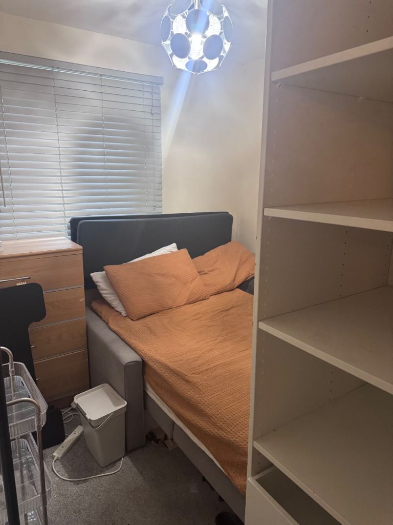 Single Room Available – £500pcm – Bills Included – 2 Bed Flat – Live-in Landlord