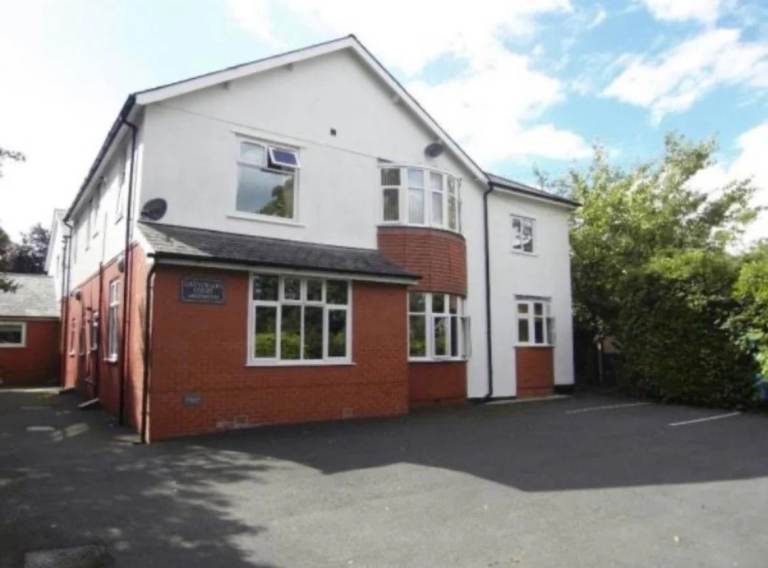 Cop Lane 2 Bedroom Flat - Prime Location