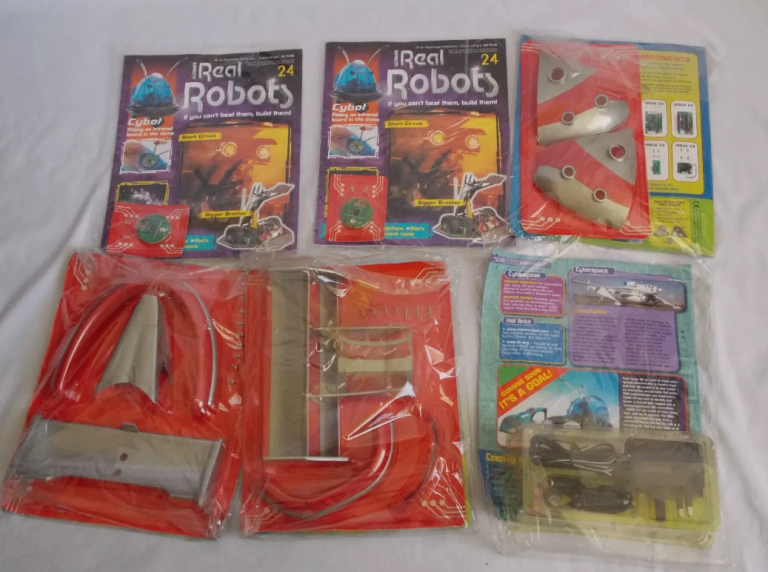21 Issues ULITMATE REAL ROBOTS Magazines Job Lot in Packaging with Components