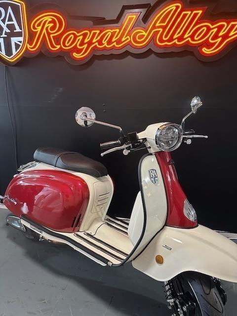 Royal Alloy TG 125 Automatic Classic Scooter Red/Ivory