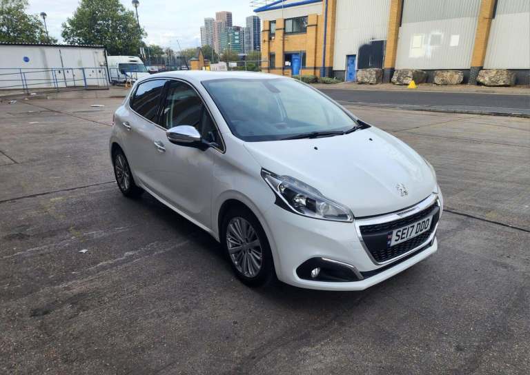 2017 Peugeot 208 1.2 PureTech Allure Euro 6 5dr HATCHBACK Petrol Manual