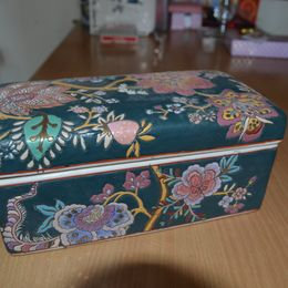 stylish ceramic jewellery  tissue box