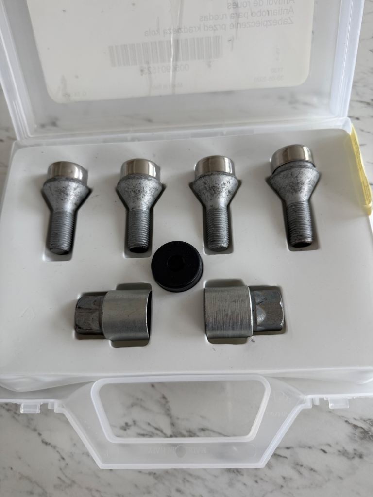 Motorhome locking wheel nuts