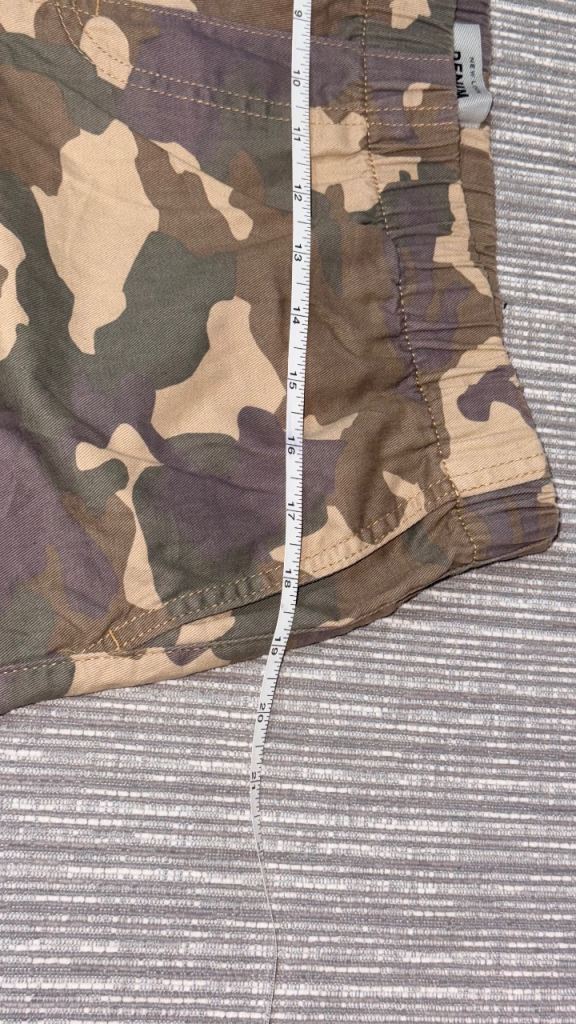 Women’s new look camouflage trousers, size 18