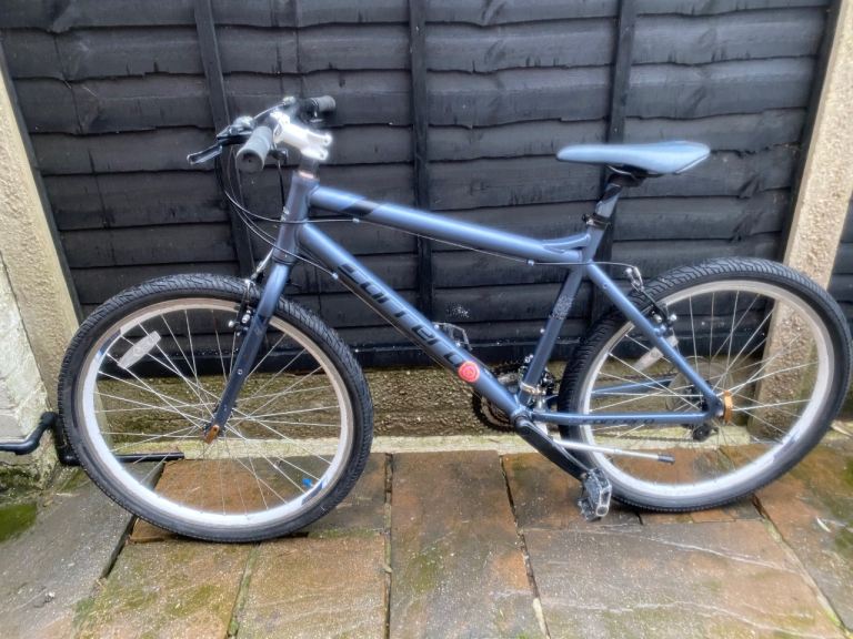 Small adults/ teenagers carrera subway lightweight hybrid bike 