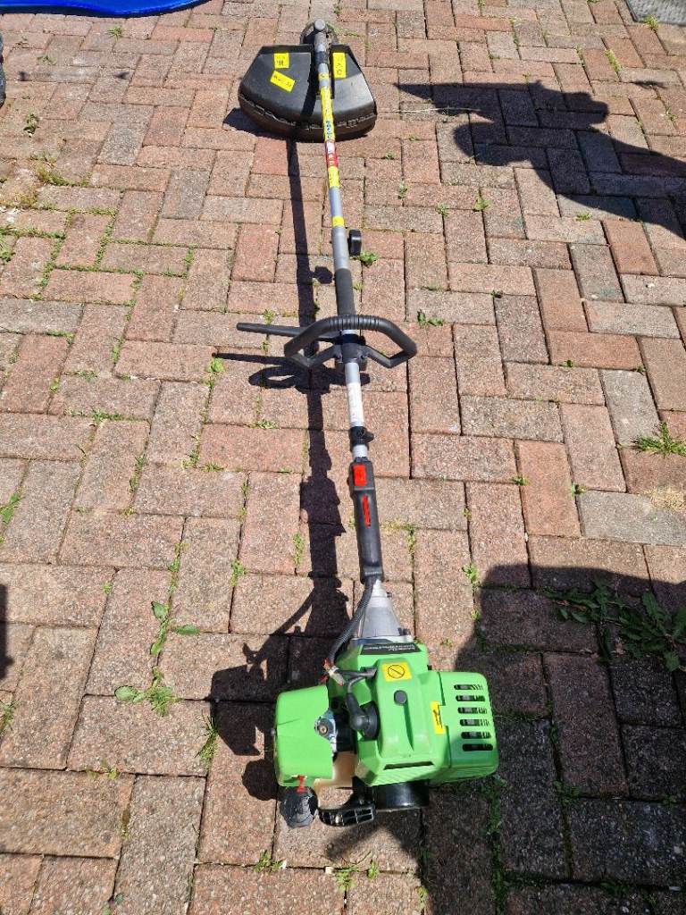 Petrol strimmer