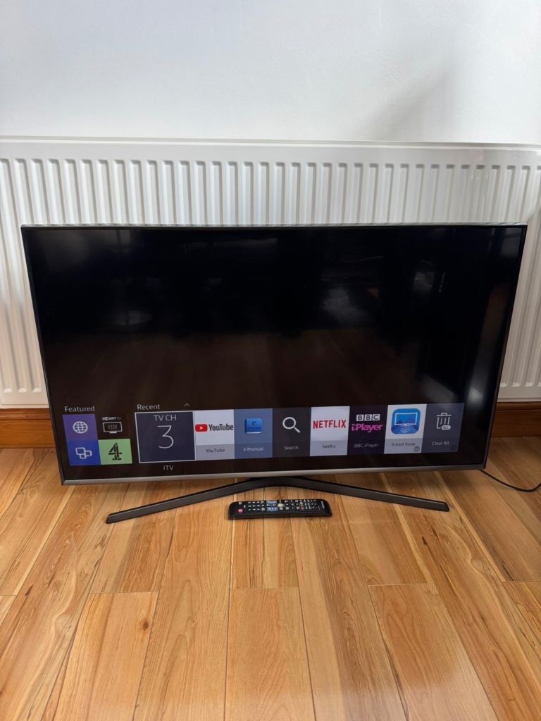 Samsung 43" HD Smart TV UE43J5600AK - Stand & Remote - Fully Working | Excellent - Delivery