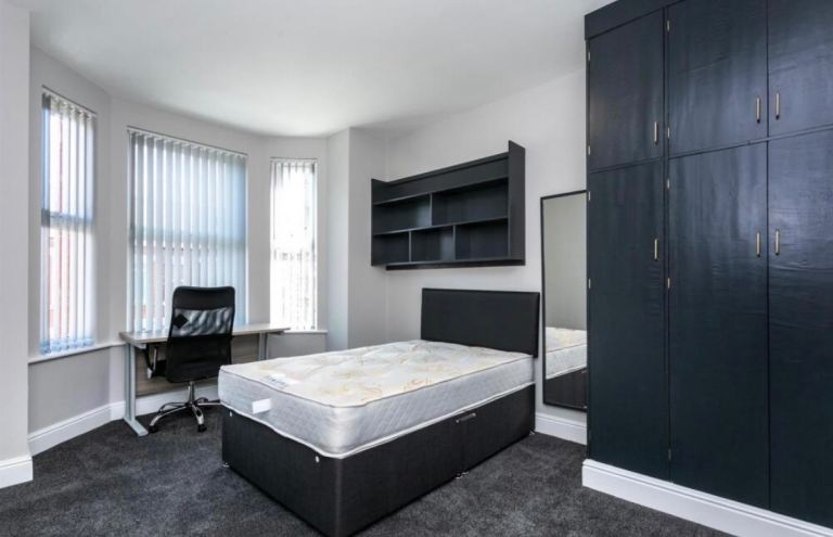 Supported accommodation DSS tenants rooms in shared house 