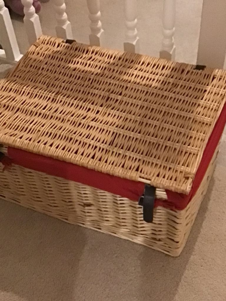 Large wicker basket 