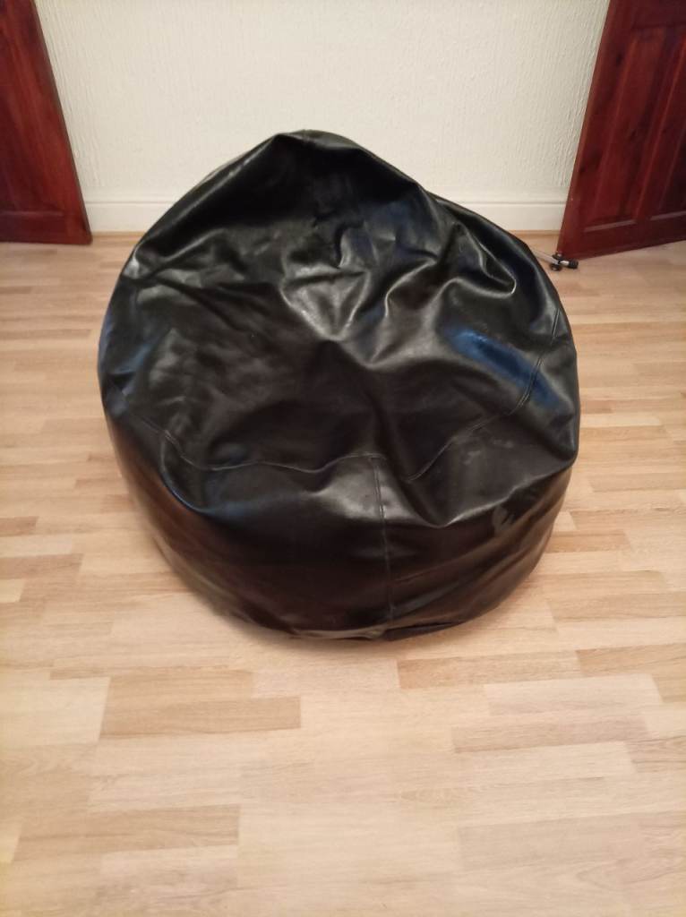 XL Black Faux Leather Bean Bag Excellent Condition 
