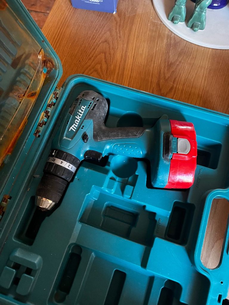 Makita Drill (STUCK BATTERY)