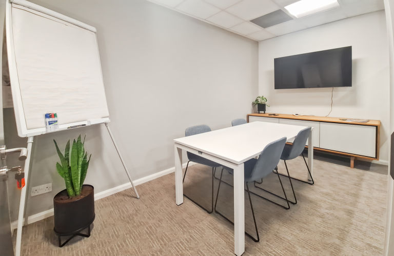 Gloucester - GL24NE \ All-Inclusive Office Space for 4 Workstations