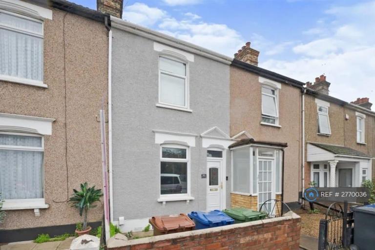 2 bedroom house in Richmond Road, Grays, RM17 (2 bed) (#2770036)