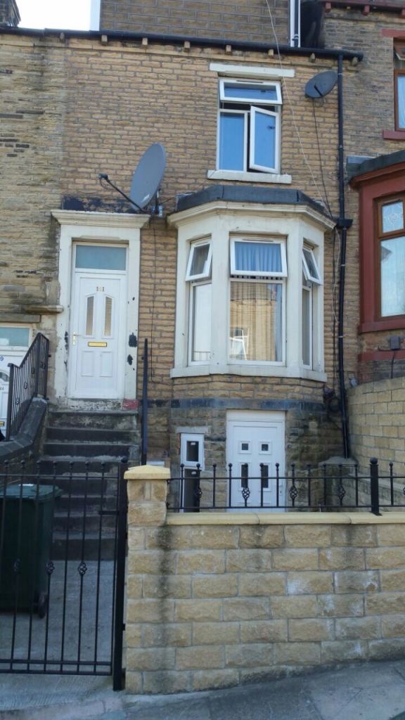 A very large 4 bedrooms house for rent in Bradford 3 hear Otley Road Bradford BD3 0PH